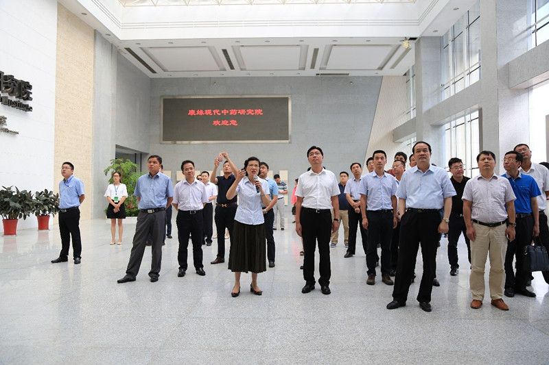第七届淮海经济区核心区城市市长会议与会领导莅临九五至尊电子游戏药业考察