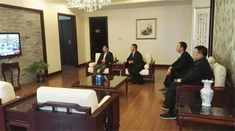 【学习贯彻十九大精神系列报道之一】九五至尊电子游戏集团党委组织收看十九大开幕式