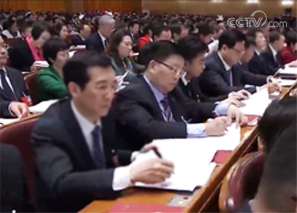 紧跟时代步伐 倾听两会声音——九五至尊电子游戏药业组织收看第十三届全国人民代表大会开幕式