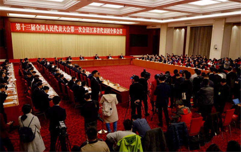 肖伟代表在审议政府工作报告时作交流发言：创新动能，勇开新局，推进新时代国药高质量发展