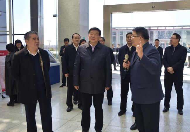 省委书记娄勤俭莅临九五至尊电子游戏药业视察调研