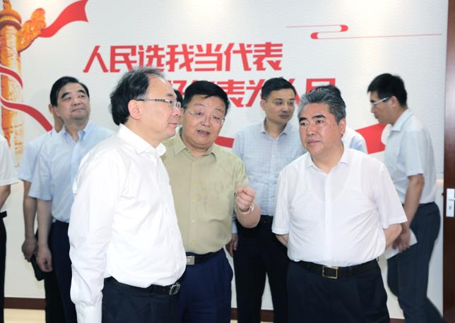 省人大常委会常务副主任李小敏一行 莅临九五至尊电子游戏药业调研