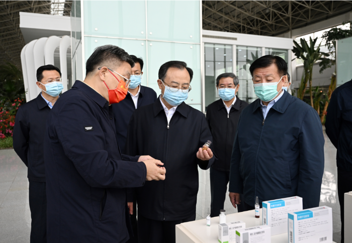 江苏省委书记吴政隆调研九五至尊电子游戏药业：加快推动传统中医药和现代科学相结合，为抗击疫情提供有力武器